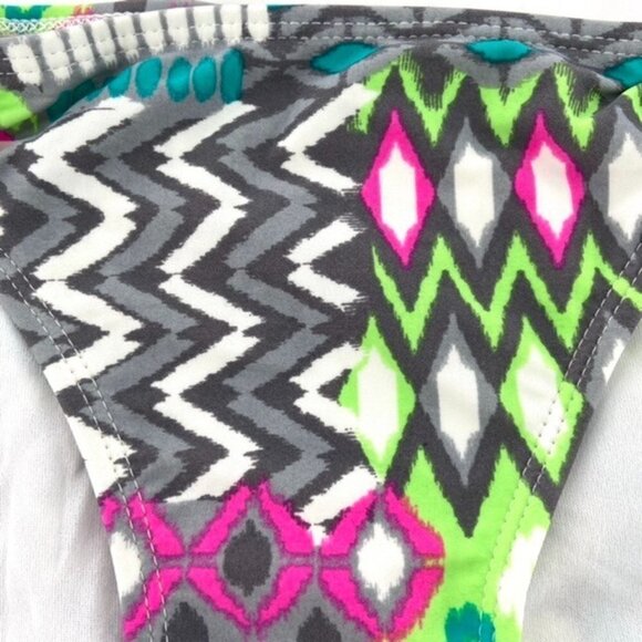So Swimsuit Bikini Bottoms Juniors Sz S Pink Multicolor Geometric Chevron - Picture 3 of 6